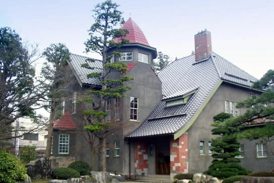 歴史的洋館と庭園