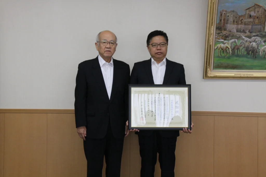 日本直販、全日本交通安全協会より感謝状を受領し賛助会員に！地域マスコットと反射材で交通安全を応援