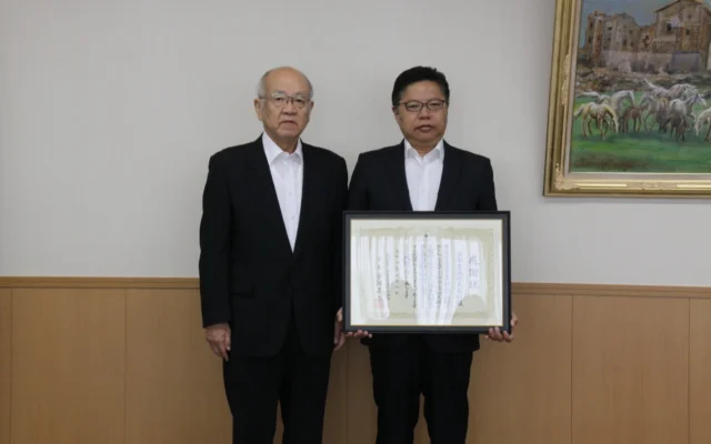 日本直販、全日本交通安全協会より感謝状を受領し賛助会員に！地域マスコットと反射材で交通安全を応援
