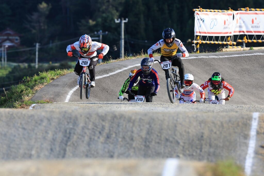 全日本選手権BMXレーシングは深川匠と畠山紗英が優勝!