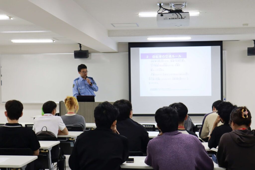 【新潟ビジネス専門学校】 交通ルールを守って、事故・違反ゼロへ!留学生対象の自転車ルール指導!